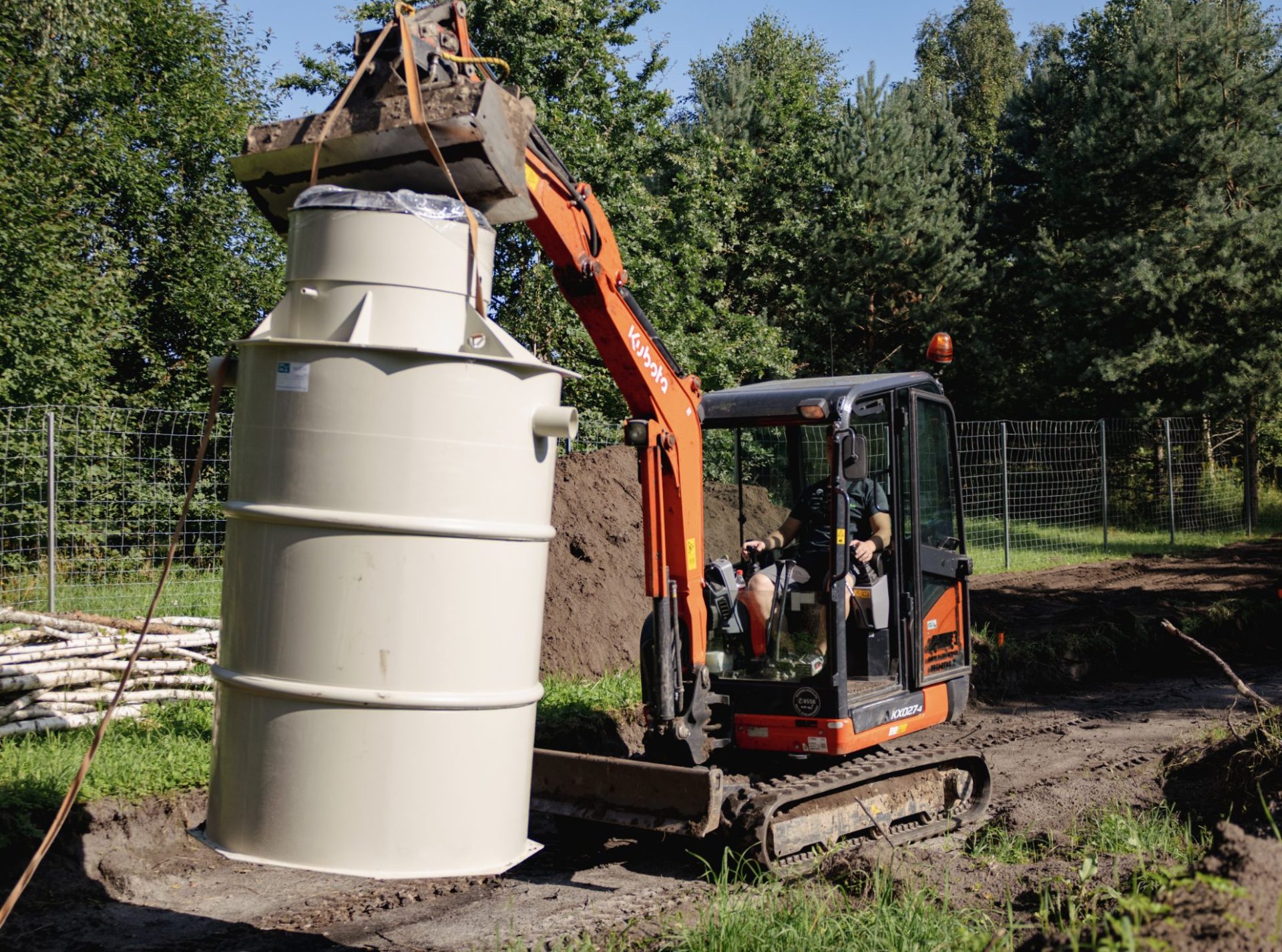 Uzņēmuma Eco Tehnoloģijas bio kanalizācijas uzstādīšanas process